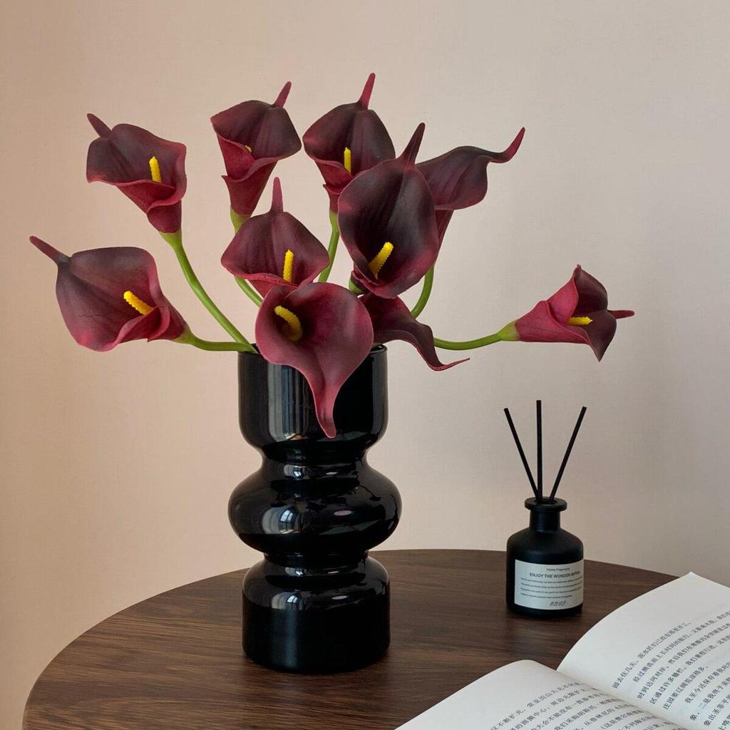 Elegant Calla Lily Faux Flower with Black Glass Vase for Living Room Decor