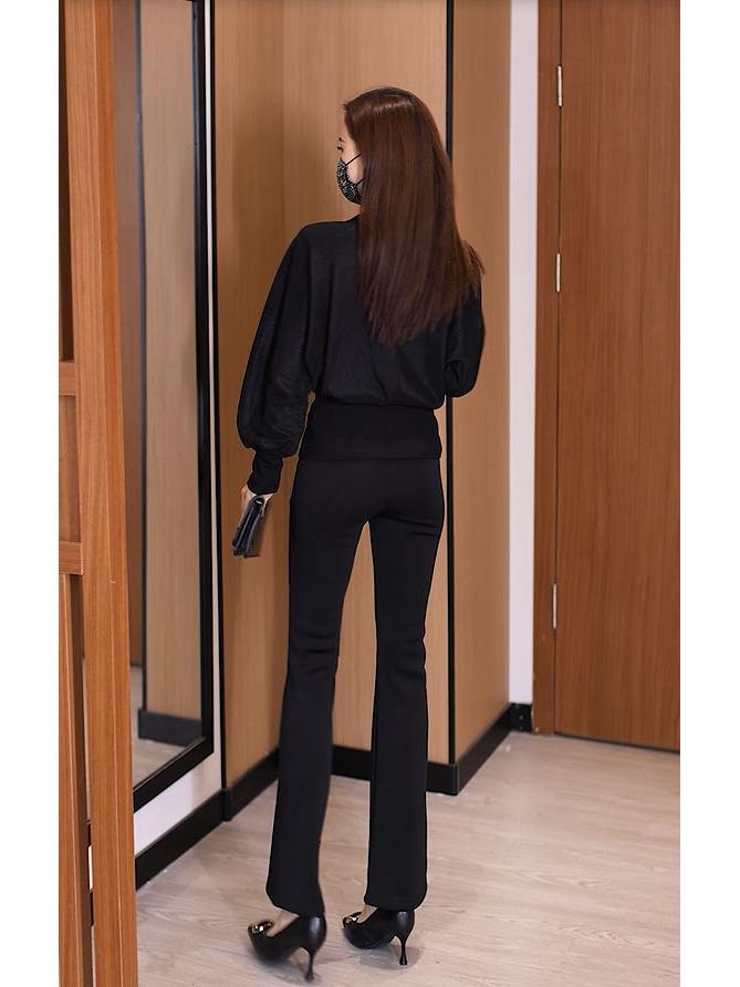 Chic Angora Red Semi-High Neck Women's Layered Stretch Shirt