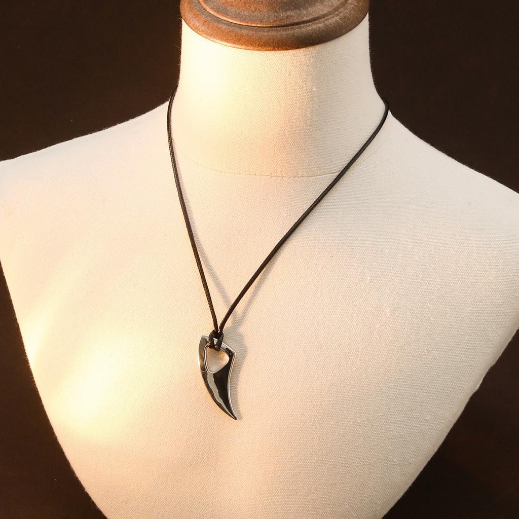 Punk Wolf Fang Pendant Necklace Nightclub Hip Hop Fashion Personality Jewelry Vintage Couple Jewelry