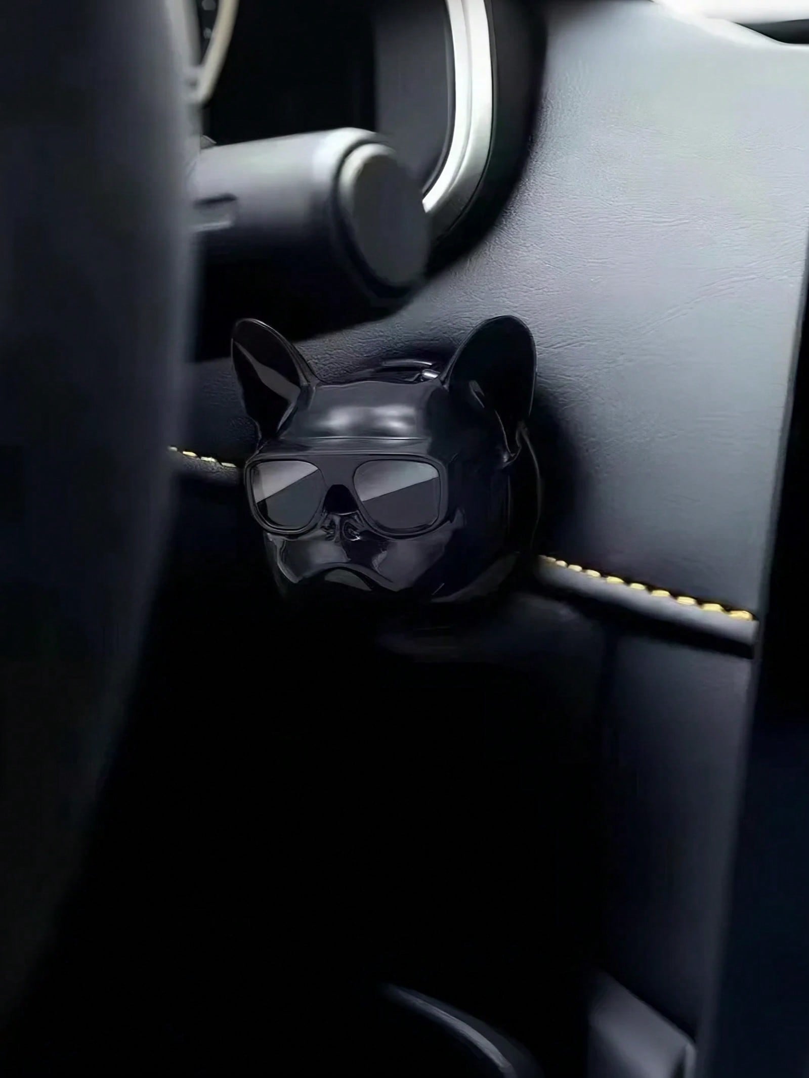 

Car Ignition Start-Stop Button Cover (Bulldog Style) – a decorative accessory that brightens up the car s interior atmosphere. чёрный