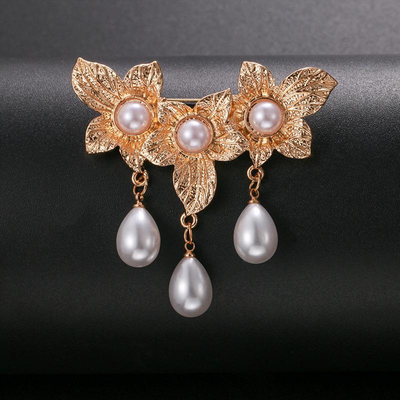 

Brooches Voguish Fashionable Tassel Corsage Pin Anti Glare Collar Pin Women S Clothing AccessoriesFashion Jewelry