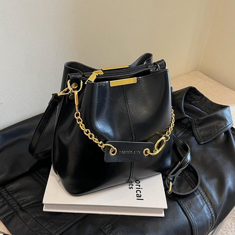 Large Capacity Retro Bag Women's Chain Shoulder Bag Fashionable and Simple Portable Bucket Bag Portable Bucket Type