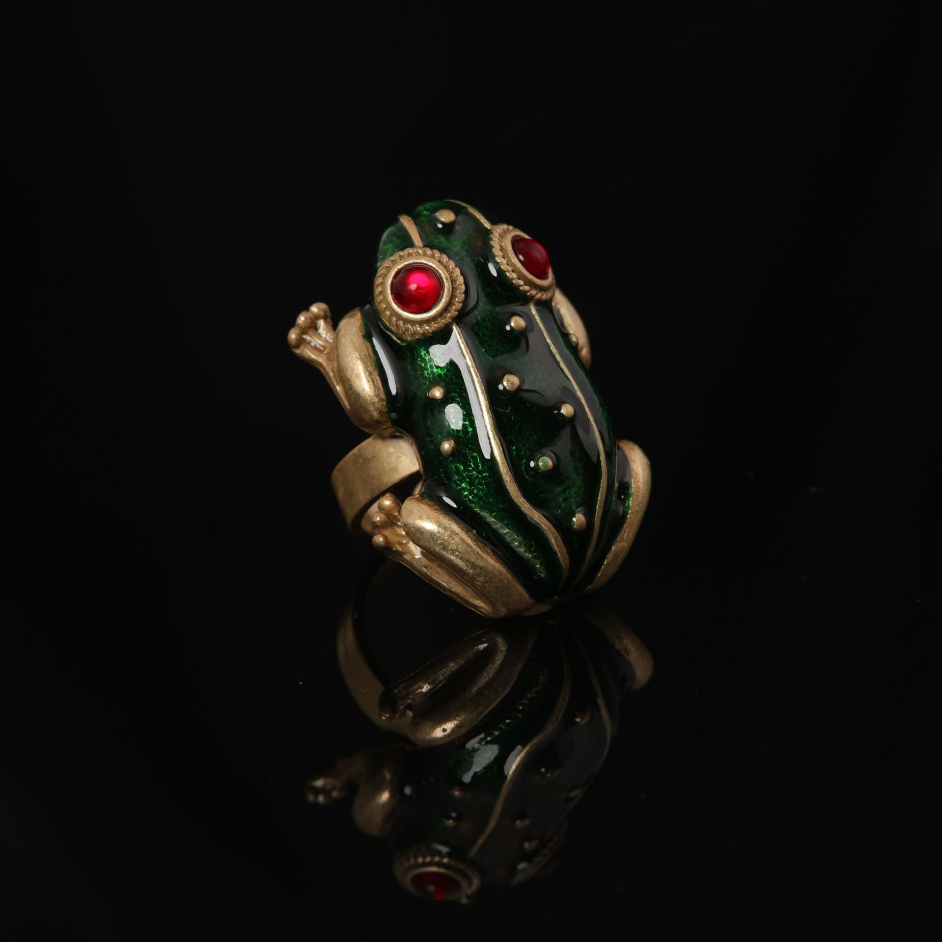 

Medieval Vintage Premium Sense Retro Copper Copper Plated Alloy Green White Enamel Frog Earrings Ring Set