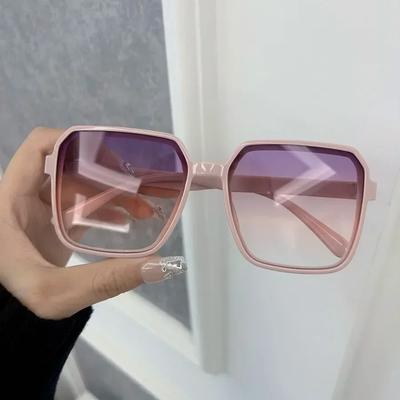Moda Güneş Gözlüğü Kadın Erkek Kare Plastik Vintage Şık Büyük Boy Bayan Güneş Gözlüğü Retro Tatil