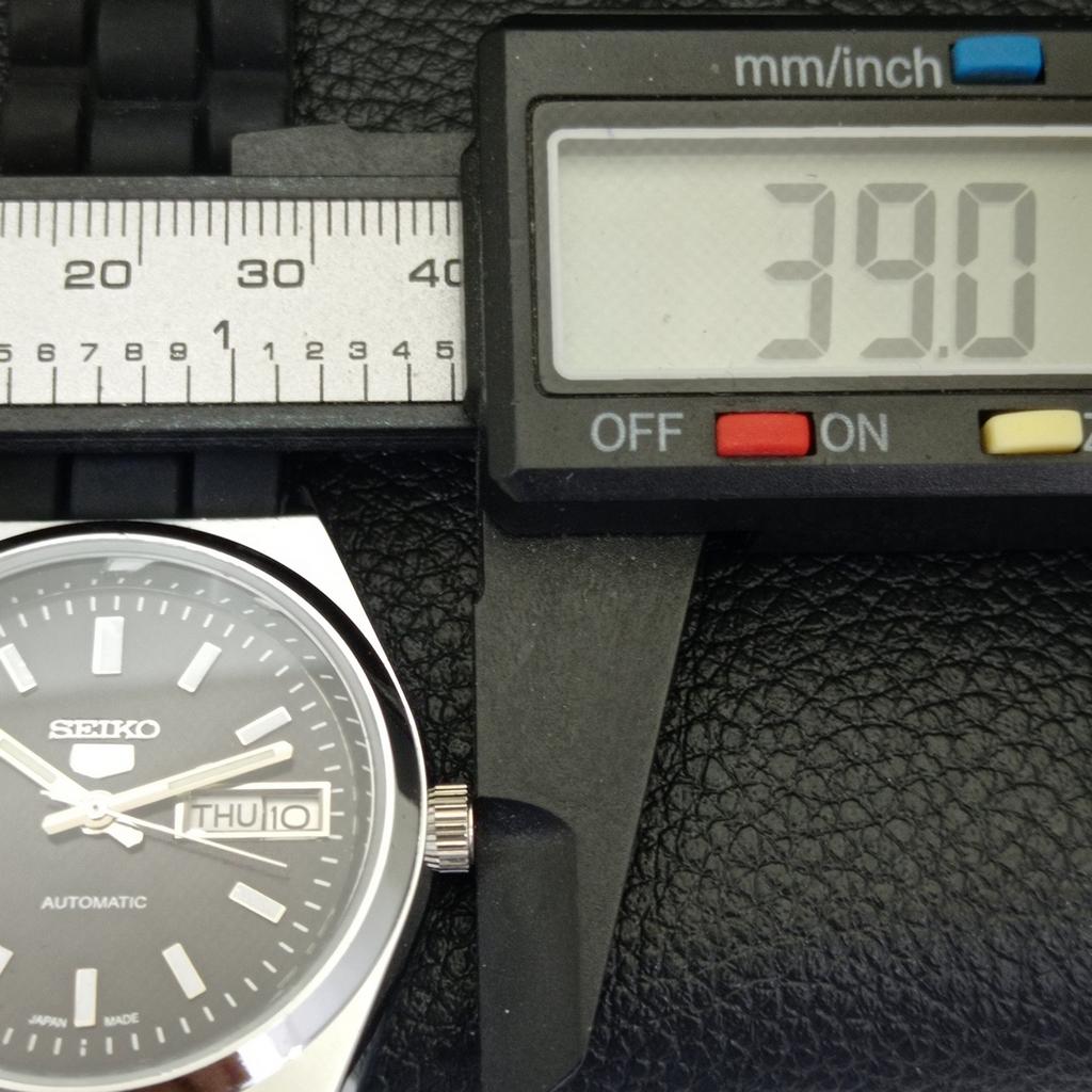 AUTOMATIC VINTAGE SEIKO 5 REFURBISHED JAPAN MENS BLACK DIAL WATCH a440644-9 Sk-a440644-1