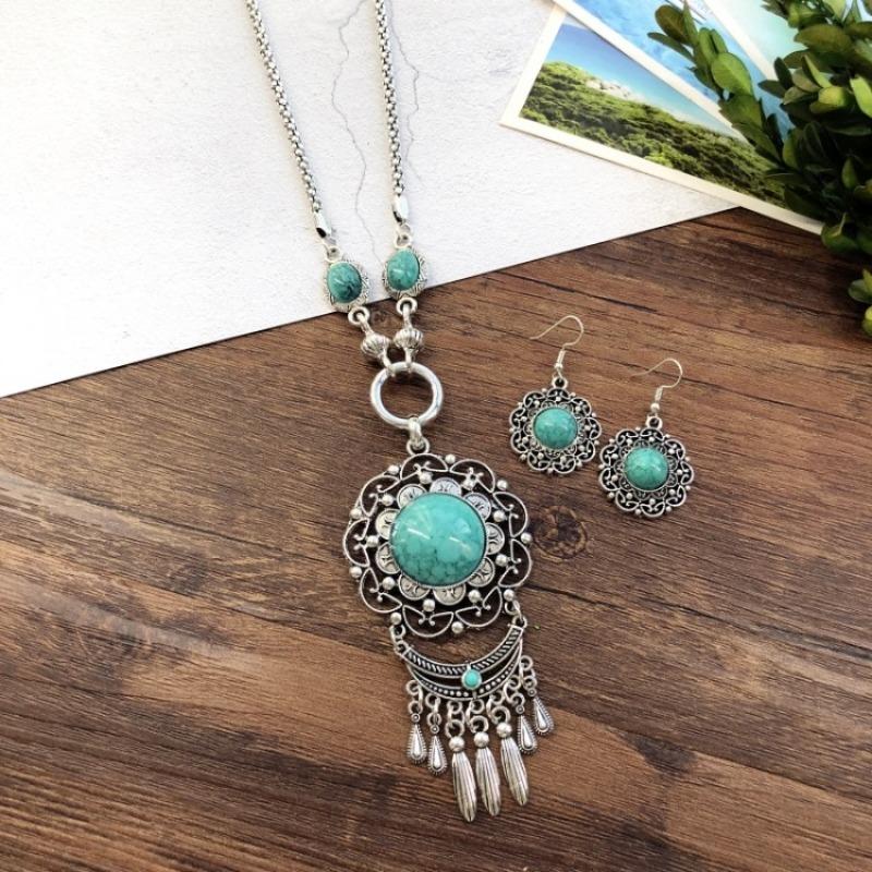 Vintage turquoise necklace Bohemian versatile temperament exaggerated fringed sweater chain earrings accessories