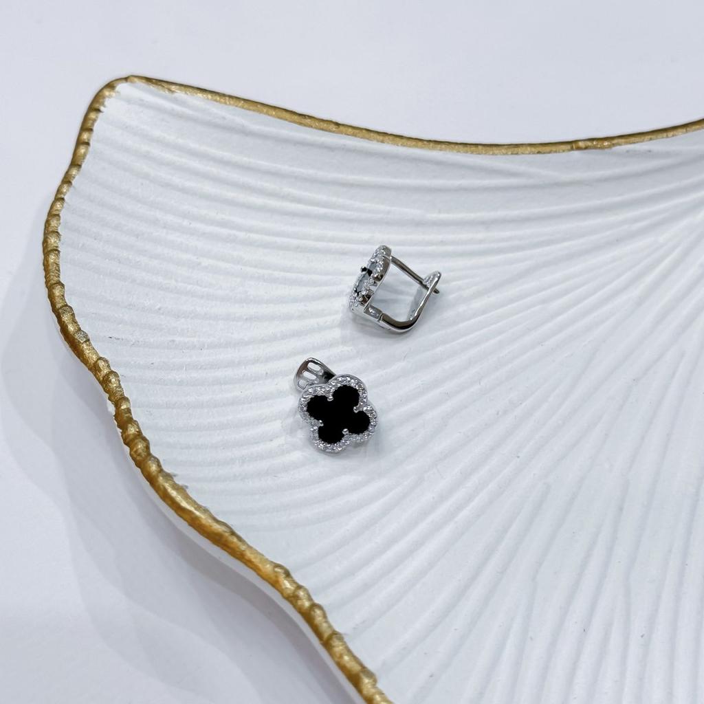 Серебряные серьги с натуральным ониксом, фианитами (60002100)