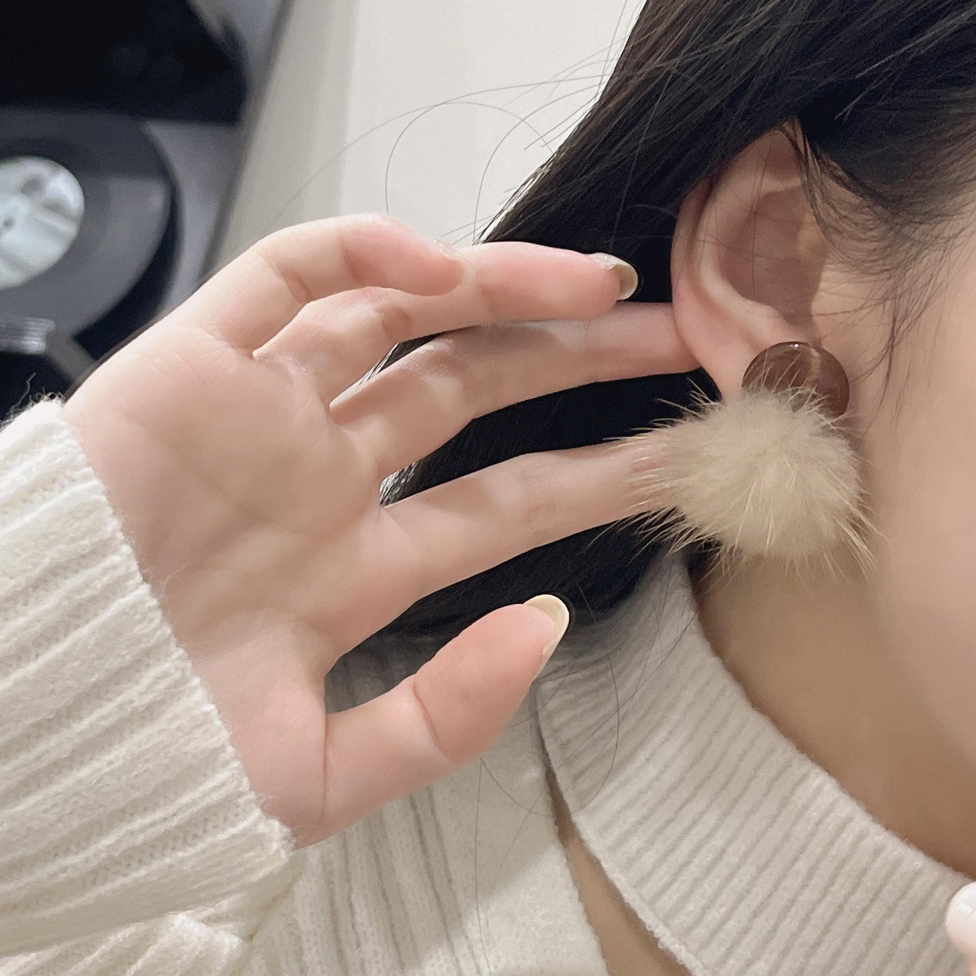 

Серьги-пусеты из фиолетового меха норки - Милые осенне-зимние серьги-сердечки для девочек, Квадратный пушистый дизайн, Нежная атмосфера для женщин