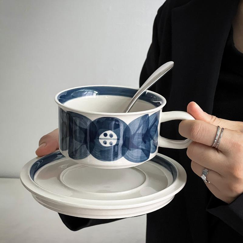 Ručně malovaný květinový keramický šálek retro niche kávový šálek s podšálkem set latte latte čajový šálek