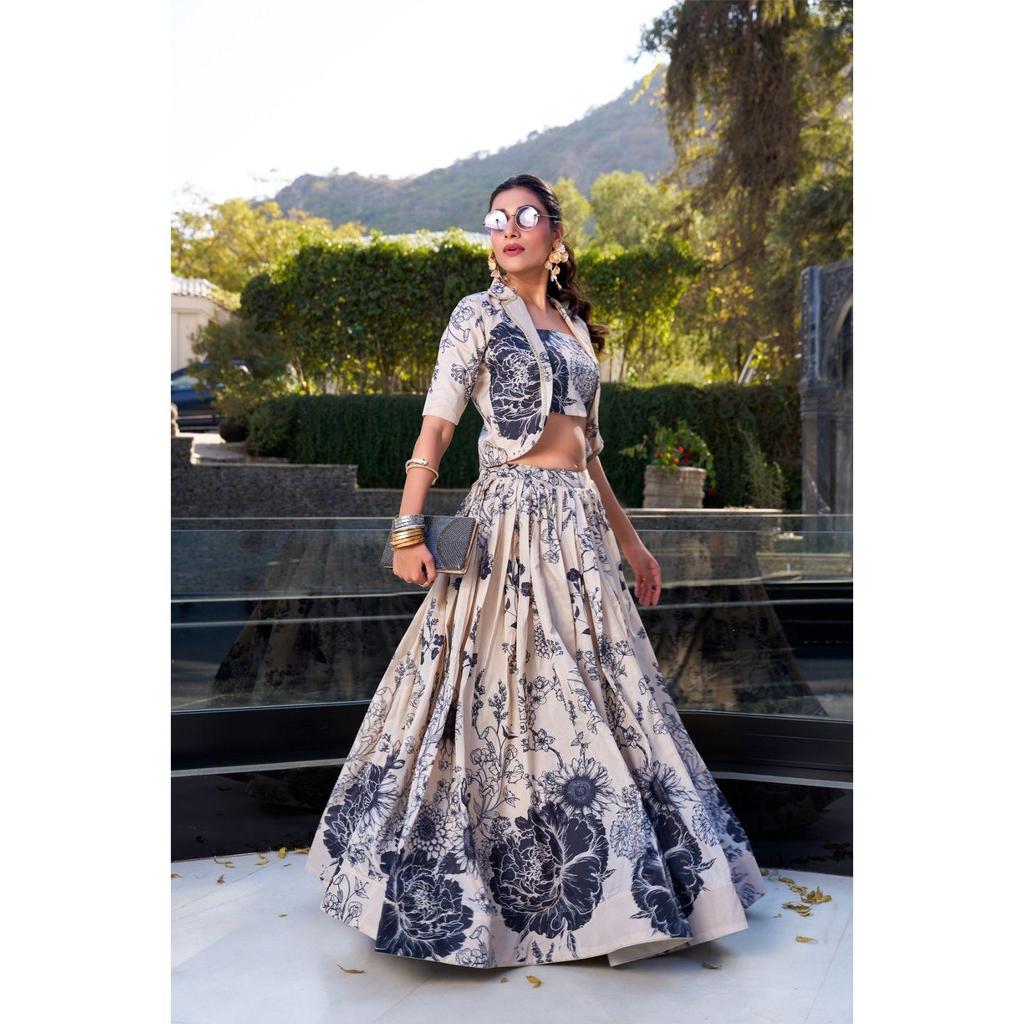 New stylish wedding collection of dresses (Blouse size : M+ 2inch margin (Alter upto XL) Provides added comfort and coverage, )