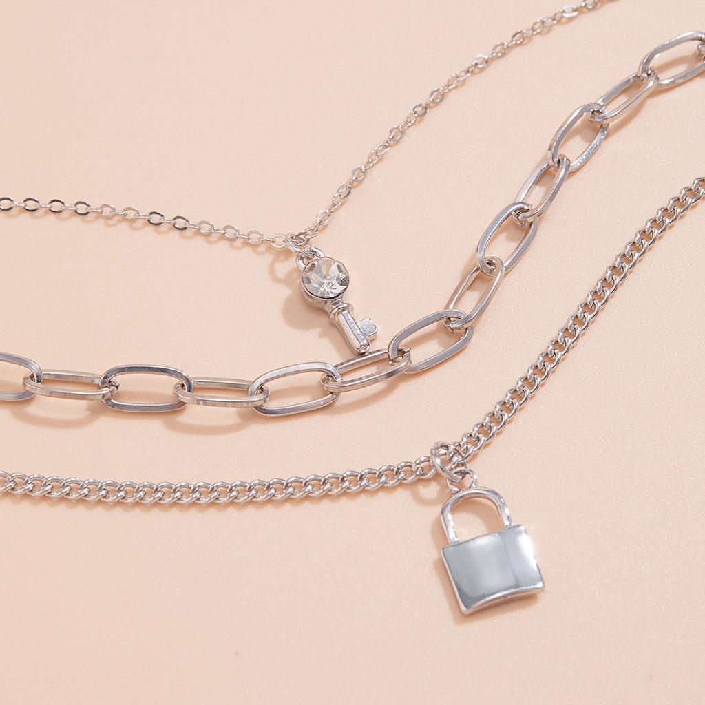 Fashion Diamond Key Lock Pendant Necklace, Simple Metal Chain Collarbone Necklace For Women
