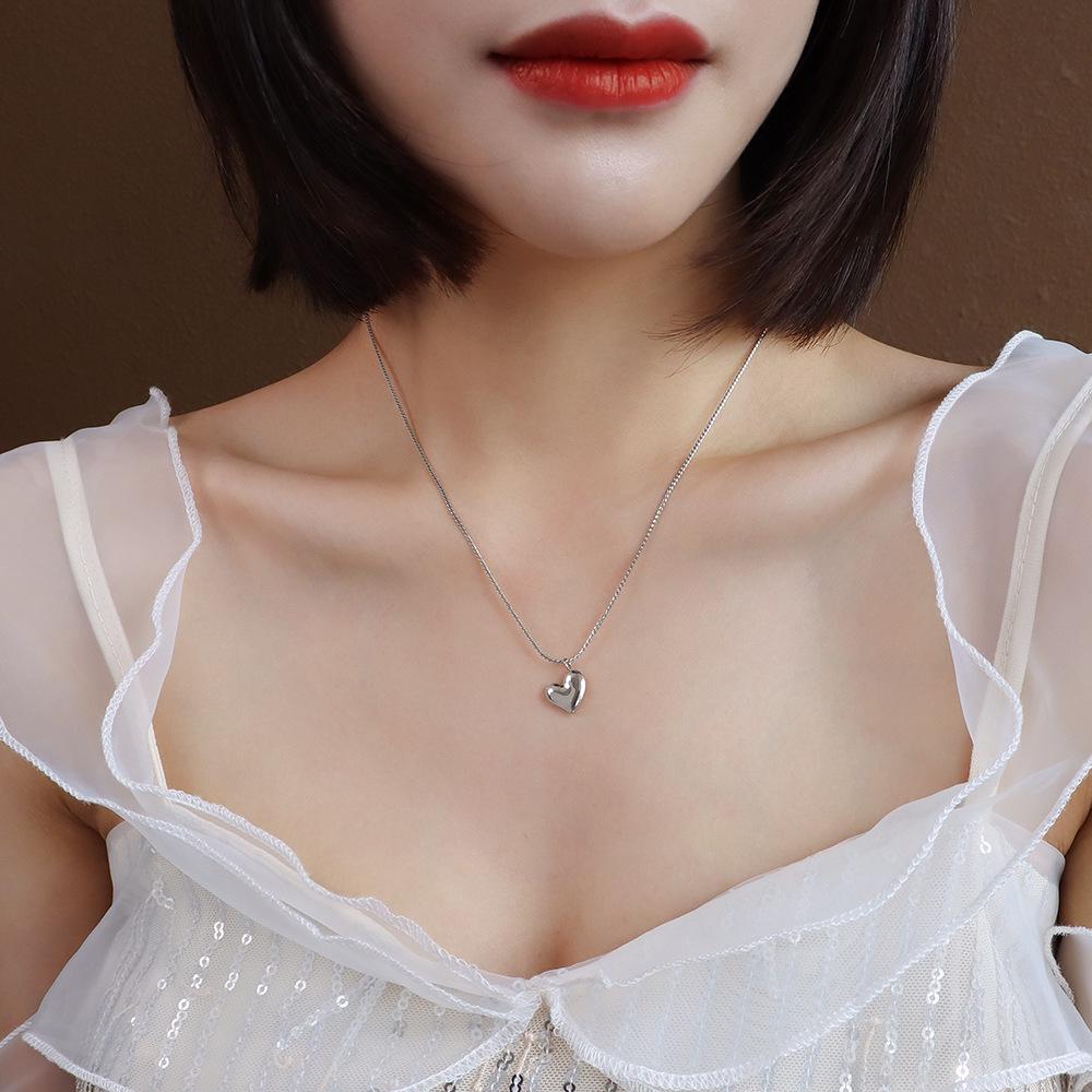 Minimalist Peach Heart Pendant Choker - Japanese & Korean Style, Titanium Steel, Color-Retaining Women's Jewelry