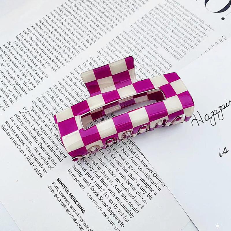 Neu eingetroffen: Modische, 8 cm große, rechteckige Haarspange mit Karomuster aus Acryl für dickes Haar – Haifisch-Haarspange