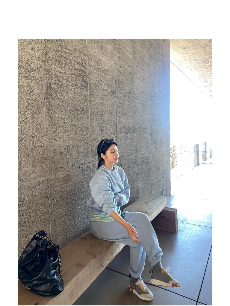 2025 Korean-Style Women’s Trendy Velvet Sweatshirt & Jogger Set – Comfy Casual Sportswear for Fall & Spring