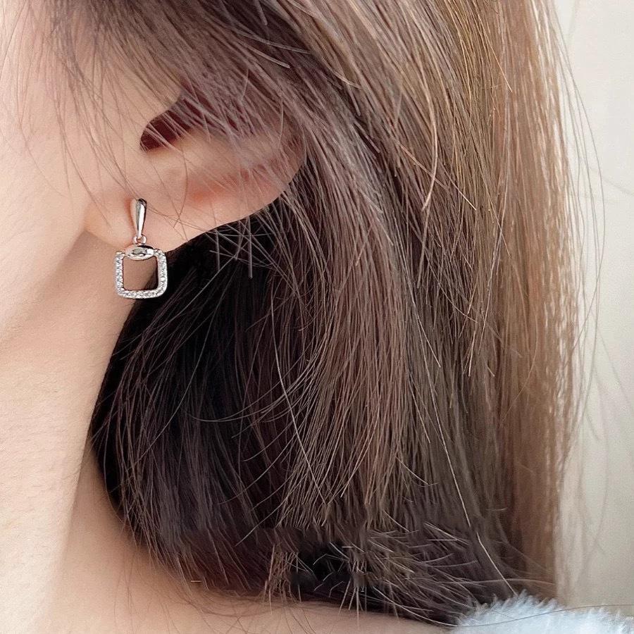 Simple diamond-set square stud earrings female niche design high-end new popular earrings versatile earrings