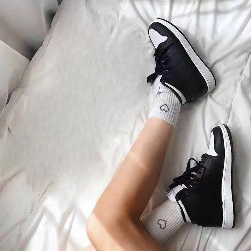 Kvinner Ensfarget Kjærlighetshjerte Svart Hvit Sports Korte Sokker Mote Søte Dame Jente Ankelsokker Lav Tube Båtsokker