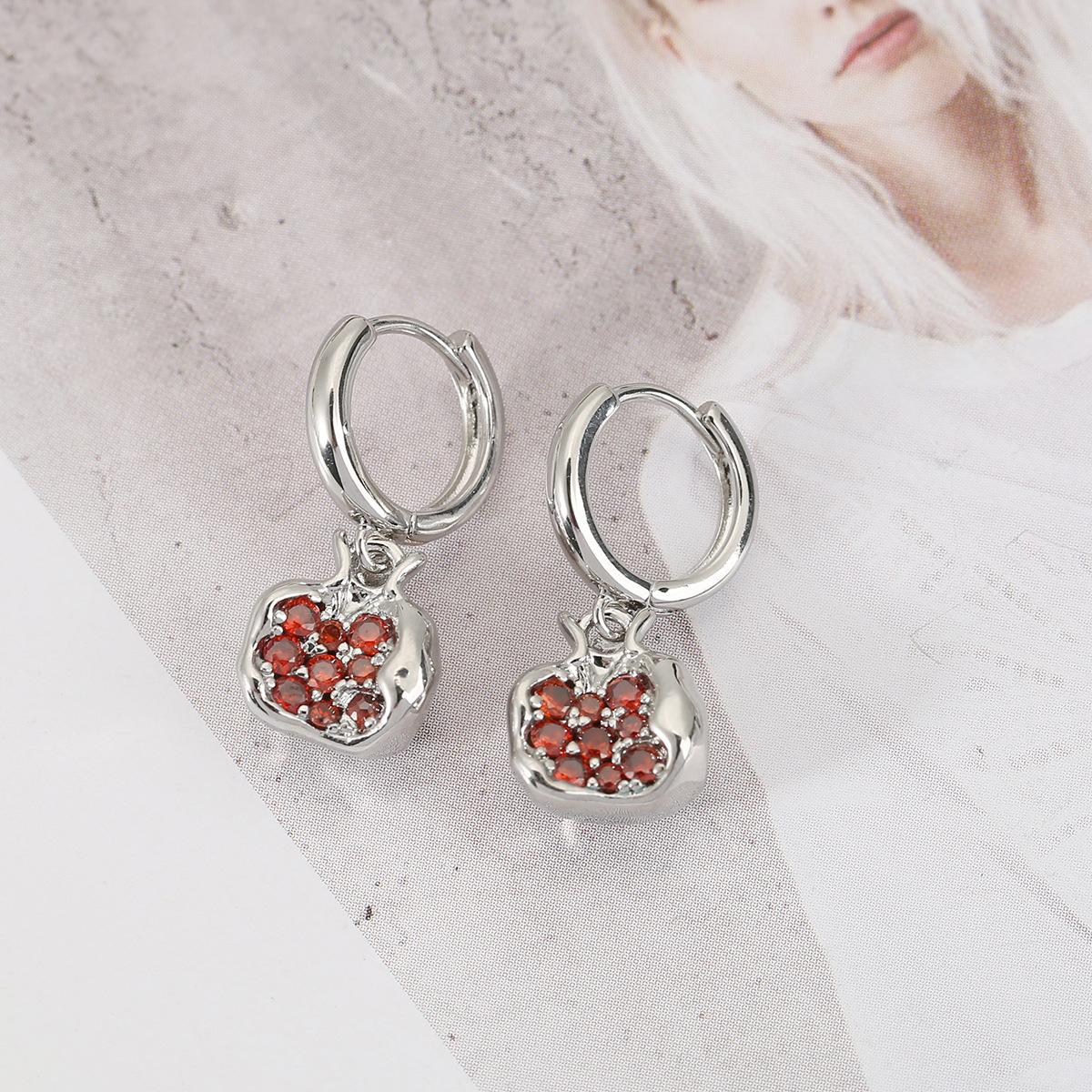 

Cute 3D Pomegranate Fruit Zircon Ear Cuffs Irregular Design Fun Niche Earrings For Women Fashion Jewelry серебряный
