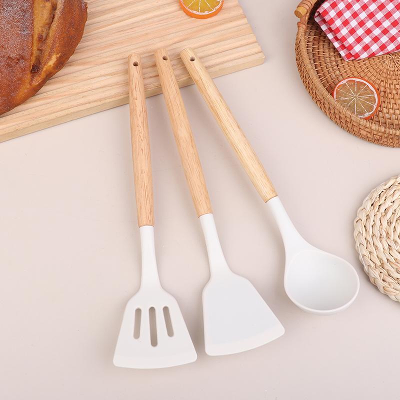 New Wooden Handle Silica Gel Spatula High Temperature Pot Spatula Frying Spatula Soup Ladle Home Cooking Spoon Frying Spatula