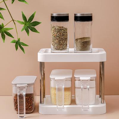 כלים לעבודה עם עשבי תיבול ותבלינים