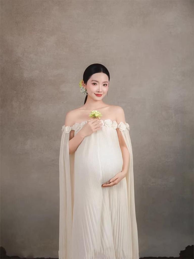 Maternity Studio Clothing: Elegant French-Inspired Style for Gentle, High-End Pregnancy Photography