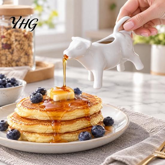 Holiday Table Accessory Ceramic Cow Shaped Sauce Pitcher with Handle, 50ml Cute Creamer Milk Decorative Food Server Jug Gravy Boat for Kitchen Dining