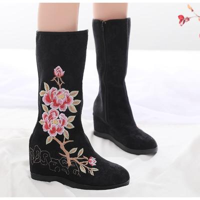 Nouvelles chaussures confortables en tissu brodé pour l'automne et l'hiver bottes en coton pour femmes bottes de danse carrée