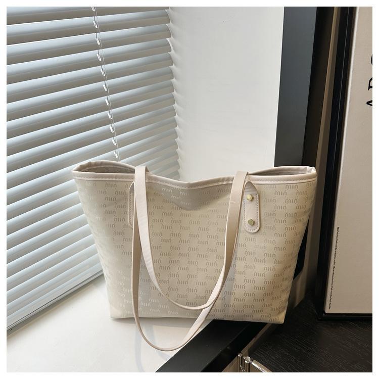 Premium sense portable large-capacity bag 2025 spring and summer women's bag fashion commuter shoulder bag summer popular tote bag