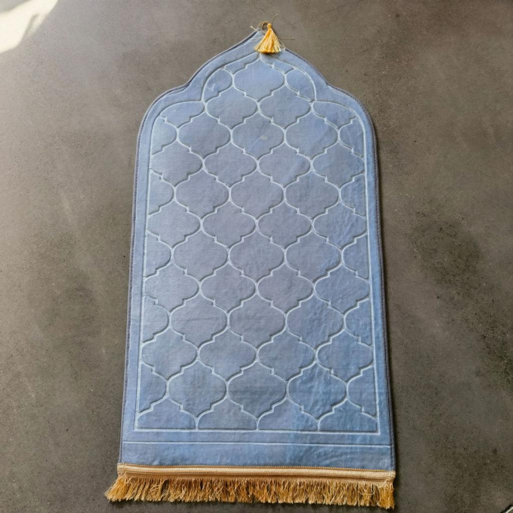 Soft Prayer Mat Thick Sponge Easy To Carry with Tassel Embossed Prayer Mat for Multiple Scenes