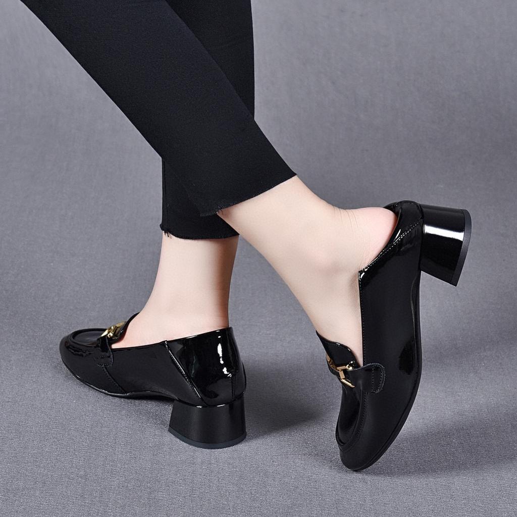 Small leather shoes women's new round head cow patent leather thick heel shallow mouth fashion shoes metal buckle medium heel women's single shoes