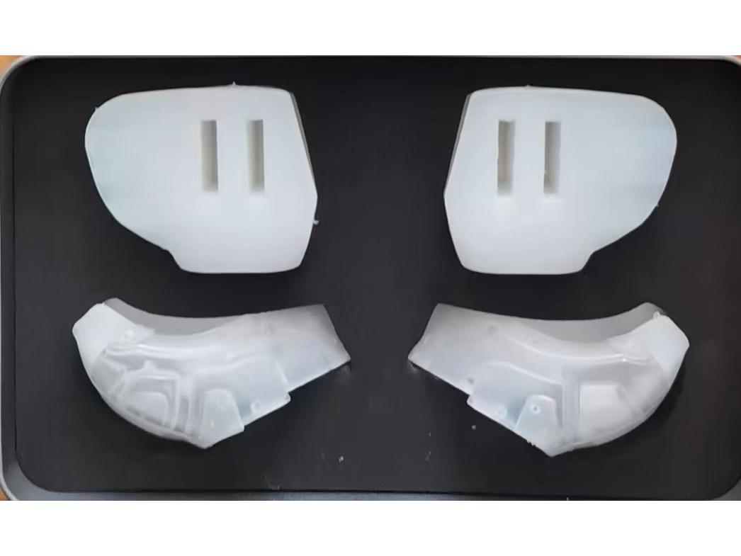 

Dental Oral Health Tongue Guard and Saliva Suction Device белый