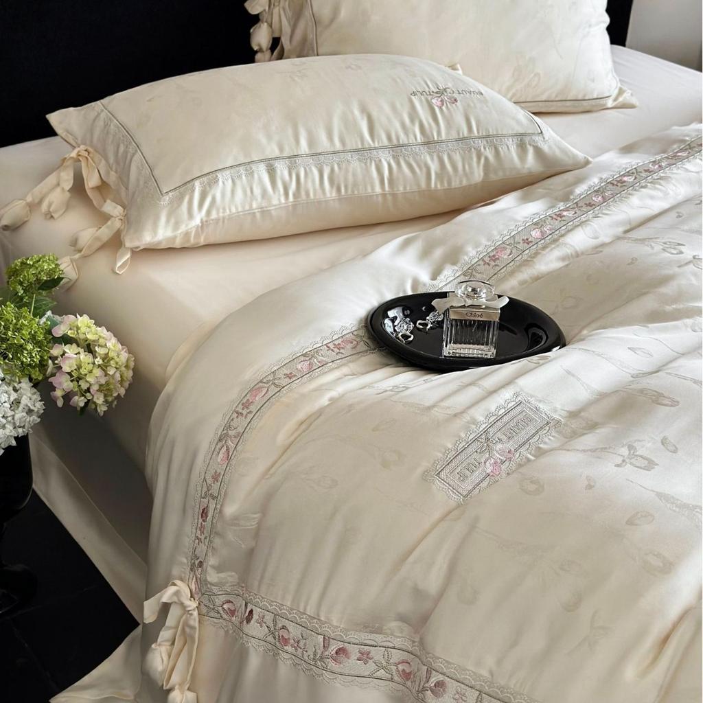 Four-piece Set of Cotton Bedding French Light Luxury Tulip Embroidery Skin-friendly and Breathable Comfortable Bedding Set Quilt Cover Pillowcase