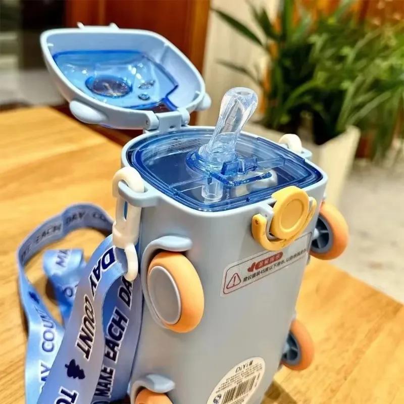 Cartoon-Bus-Strohhalmbecher Niedlich Große Kapazität Outdoor Auto Wasserbecher Kinder Trinkgeschirr Boun Strohhalm-Kessel