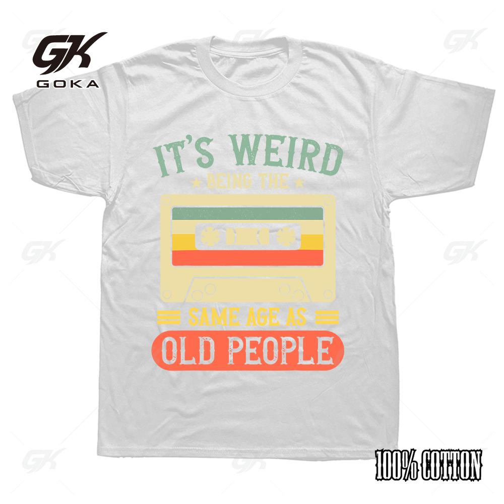 Es komisch, im gleichen Alter wie alte Leute zu sein Retro Vintage T-Shirts Grafik Baumwolle Streetwear Kurzarm Geburtstag Unisex T-Shirt