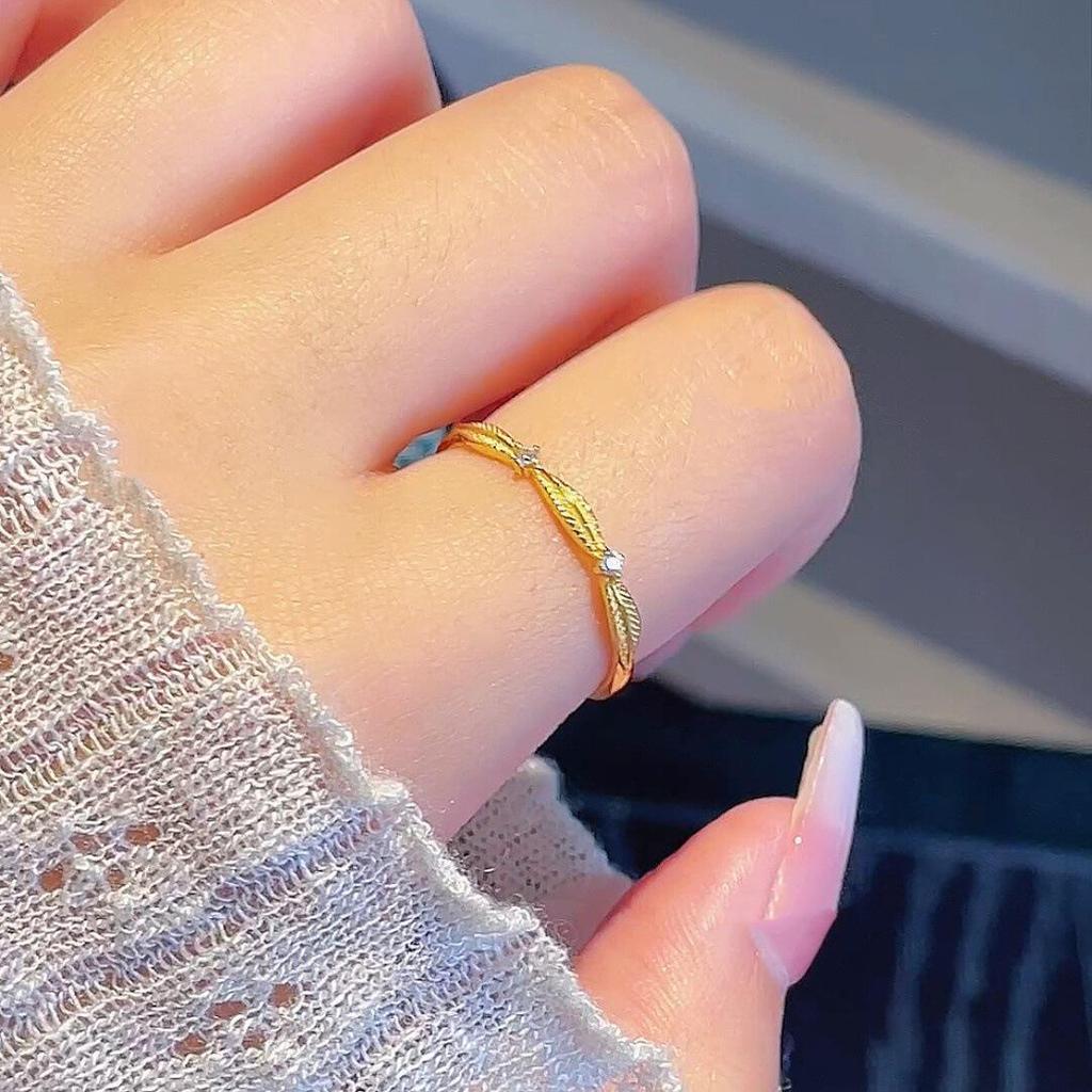 Pozłacany pierścionek otwarty z piórkiem i napisem Love: Luksusowy pierścionek dla par damski, dodatek o wysokiej klasy designie