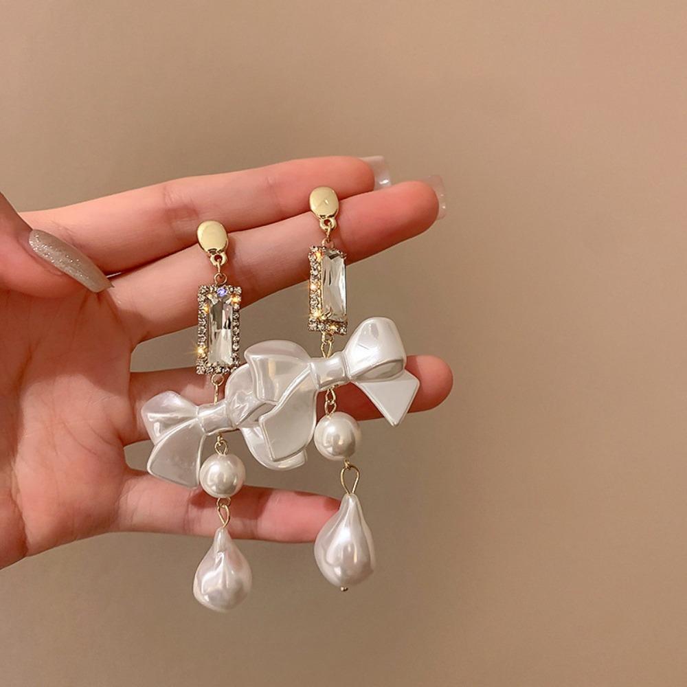 Silver Needle Retro Flower Pearl Earrings French Niche Stud Earrings Light Luxury High-end Earrings Women