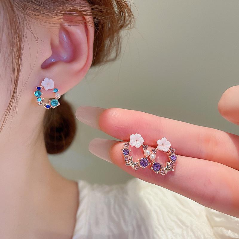 2 Pairs Flower Leaves Stud Earrings for Women Girls Korean Fashion Rhinestone Crystal Stud Earrings Party Banquet Zircon Gift