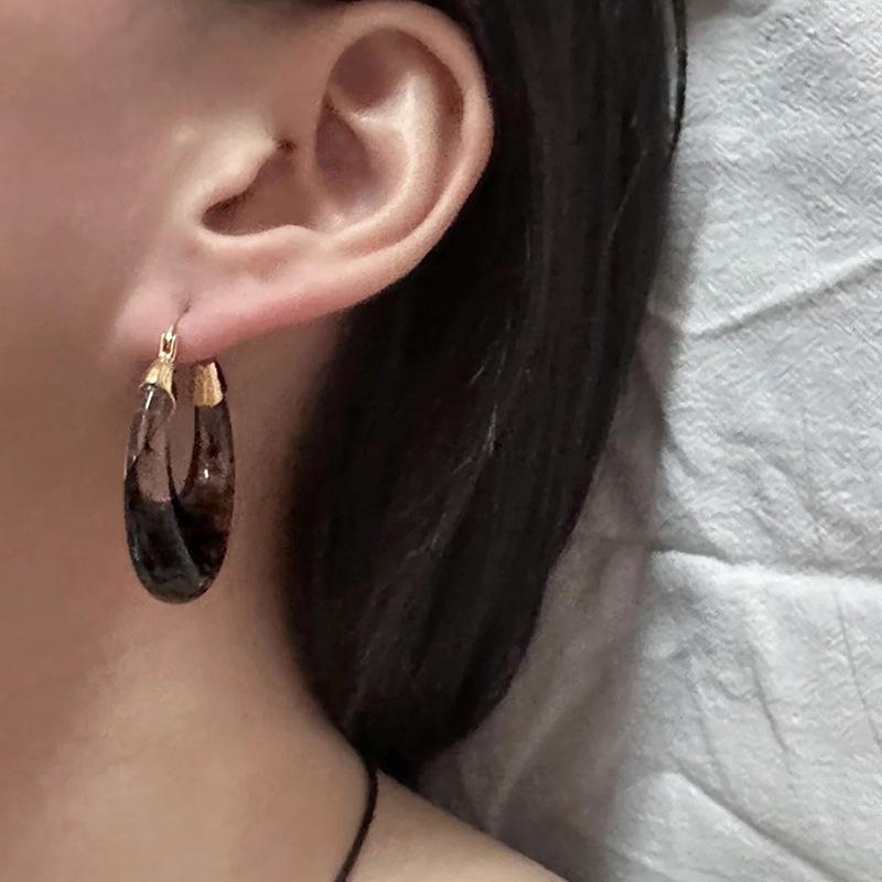 Ovaler U-förmiger Smudge Harz Ohrstecker Retro Maillard Nischen Ohrringe Mode Hochwertige Temperament Ohrringe