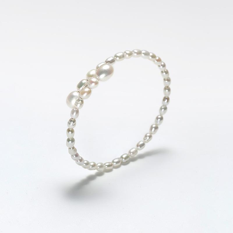 Meier Vintage-inspired natural pearl bracelet - new, unique, and chic design