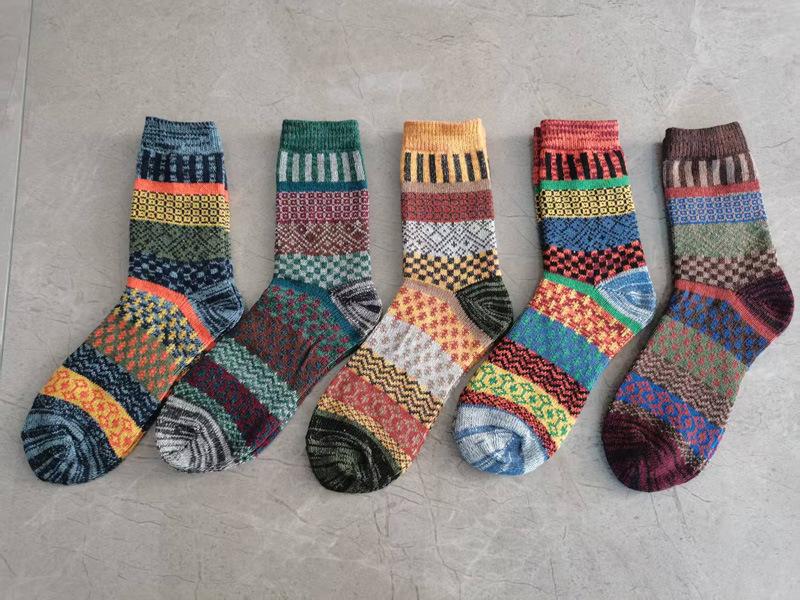 Men's Autumn/Winter Thick Warm Wool Mid-Calf Socks - Japanese Retro Ethnic Style, Small Diamond Pattern