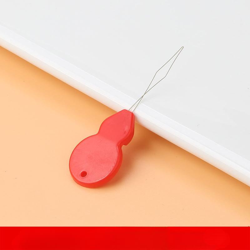 Elderly needle threading device, needle threading artifact, household fast automatic needle threading tool, thumb universal needle recognition device