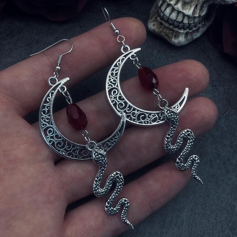 

Трансграничный готический кулон в виде змеи с рубиновой луной, винтажные серьги