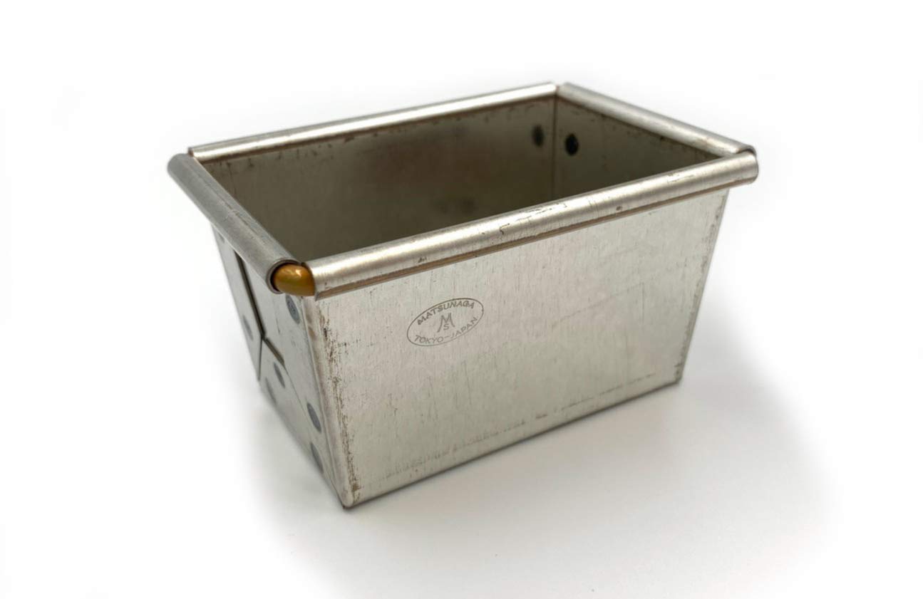 

Matsunaga Silicone Tin Pound Cake Mold, 8cm