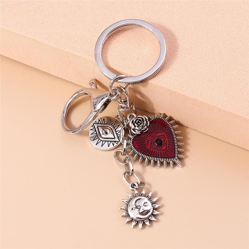 Retro Metal Gothic Love Heart Keychain Charms Steampunk Key Rings Pendant for Women Men Bag Decor  DIY Jewelry Gift