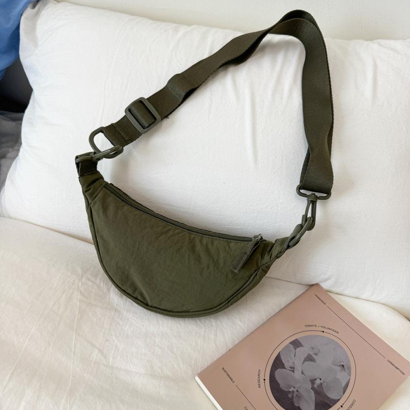 

Lightweight small cloth bag women s 2025 summer new trendy casual shoulder bag simple commuter messenger crescent moon bag dumpling bag армия зеленый