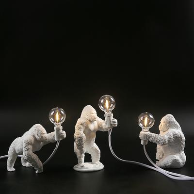 King Kong Gorille Animal Lampe de Table Intérieur Décoration Résine Petite Lampe de Nuit Artisanat Créatif Lampe Décorative de Table Gorille