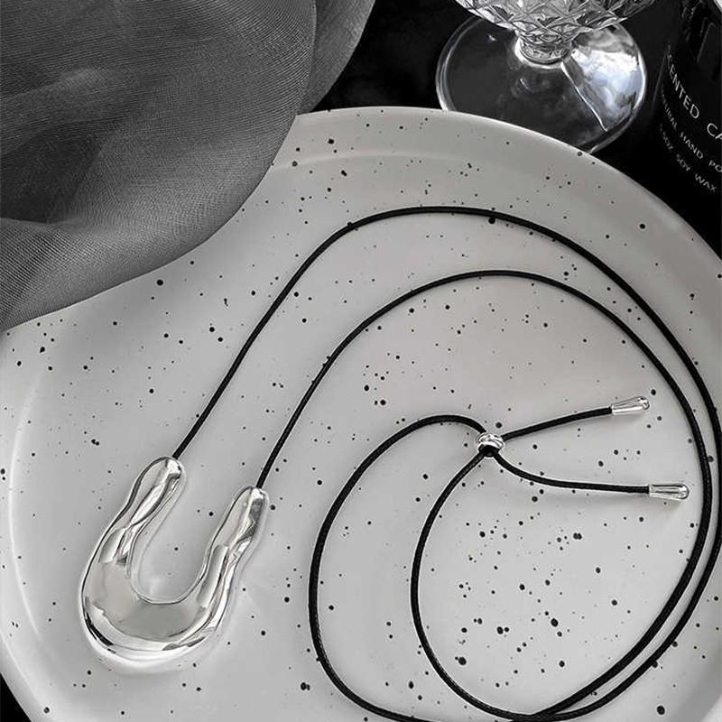 Bohemian Ethnic Distressed Bow Metal Necklace with Versatile Long Round Pendant 2025