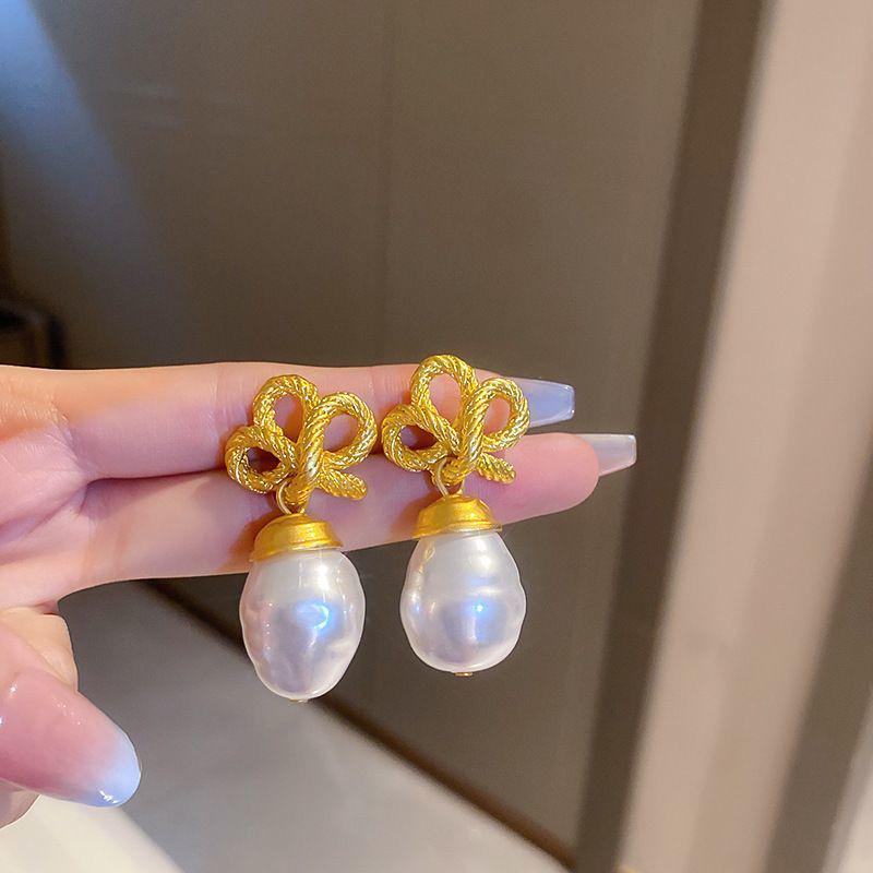 Silver Needle Luxury Pearl Heart Stud Earrings - Versatile, Fashionable Court Style