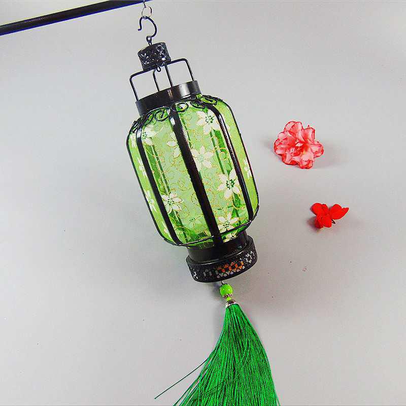 Hanfu Style Antique Handheld Lantern - Iron Art, Luminous Palace Lantern, Chinese Style Photography Prop, Flower Design