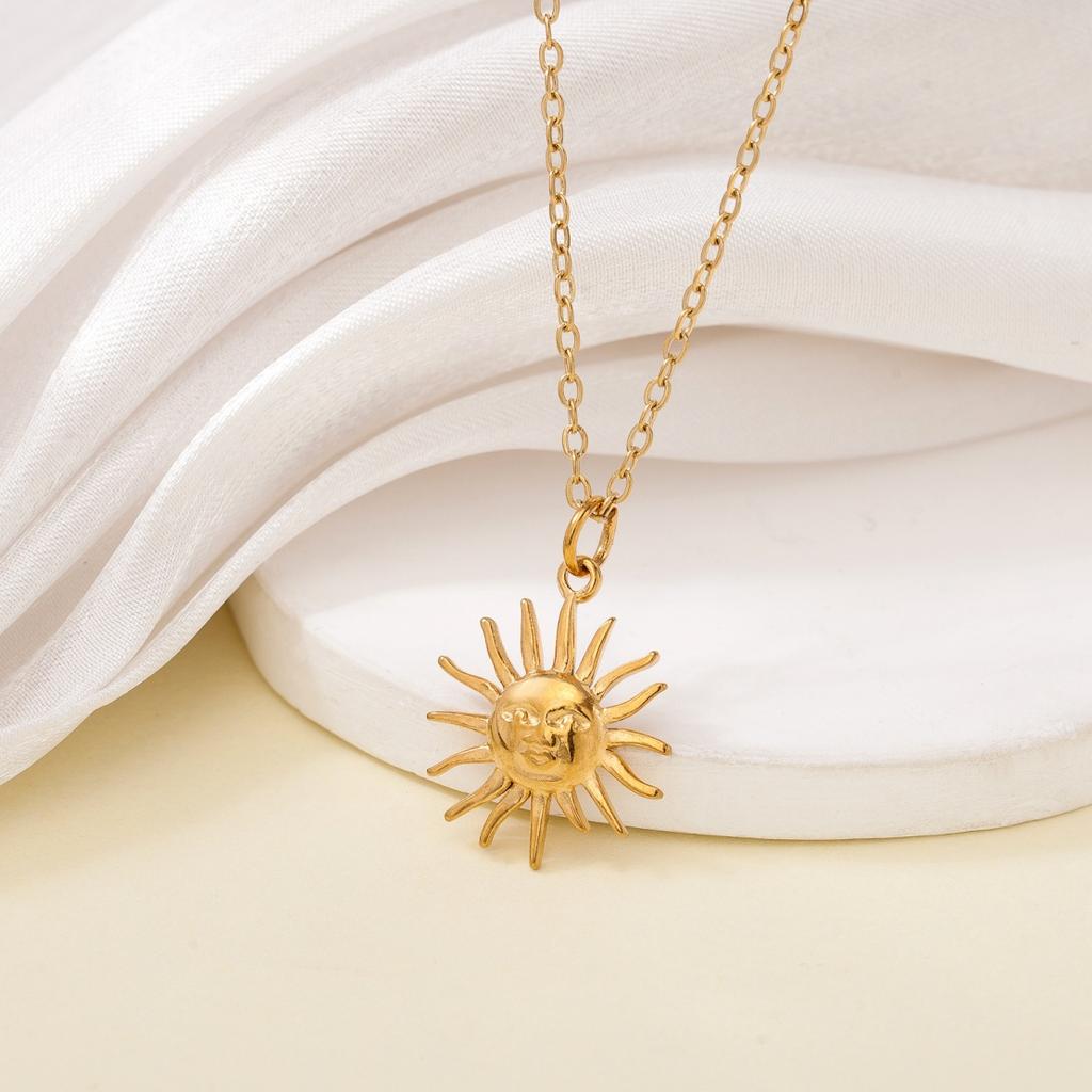Stainless Steel Gold Color Sun Pendant Necklace Waterproof Clavicle Chain Fashion Jewelry Gift for Woman