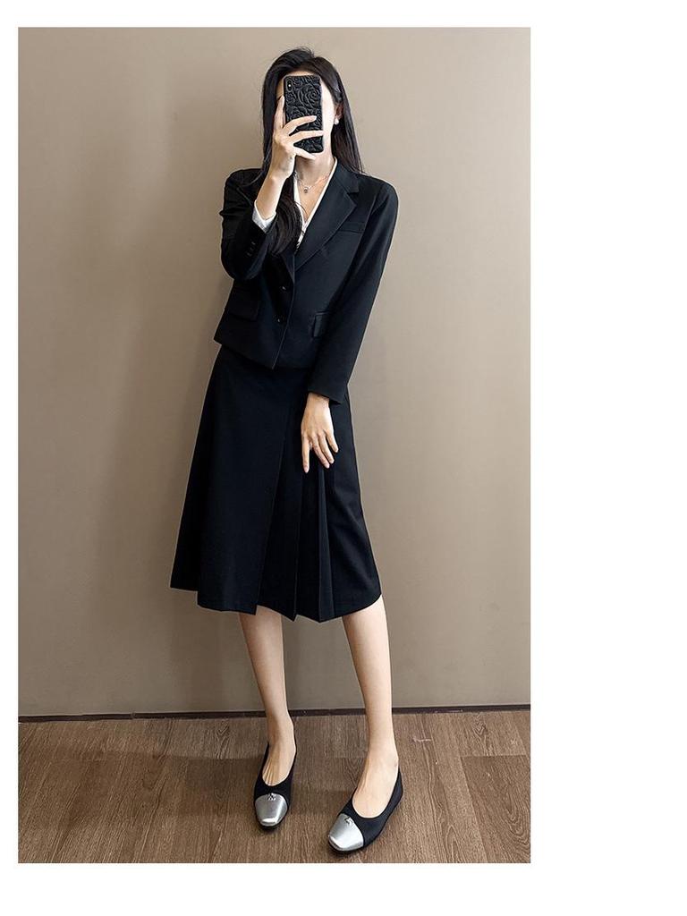Early Autumn Professional Age-Defying Petite Interview Suit Set with Midi Skirt